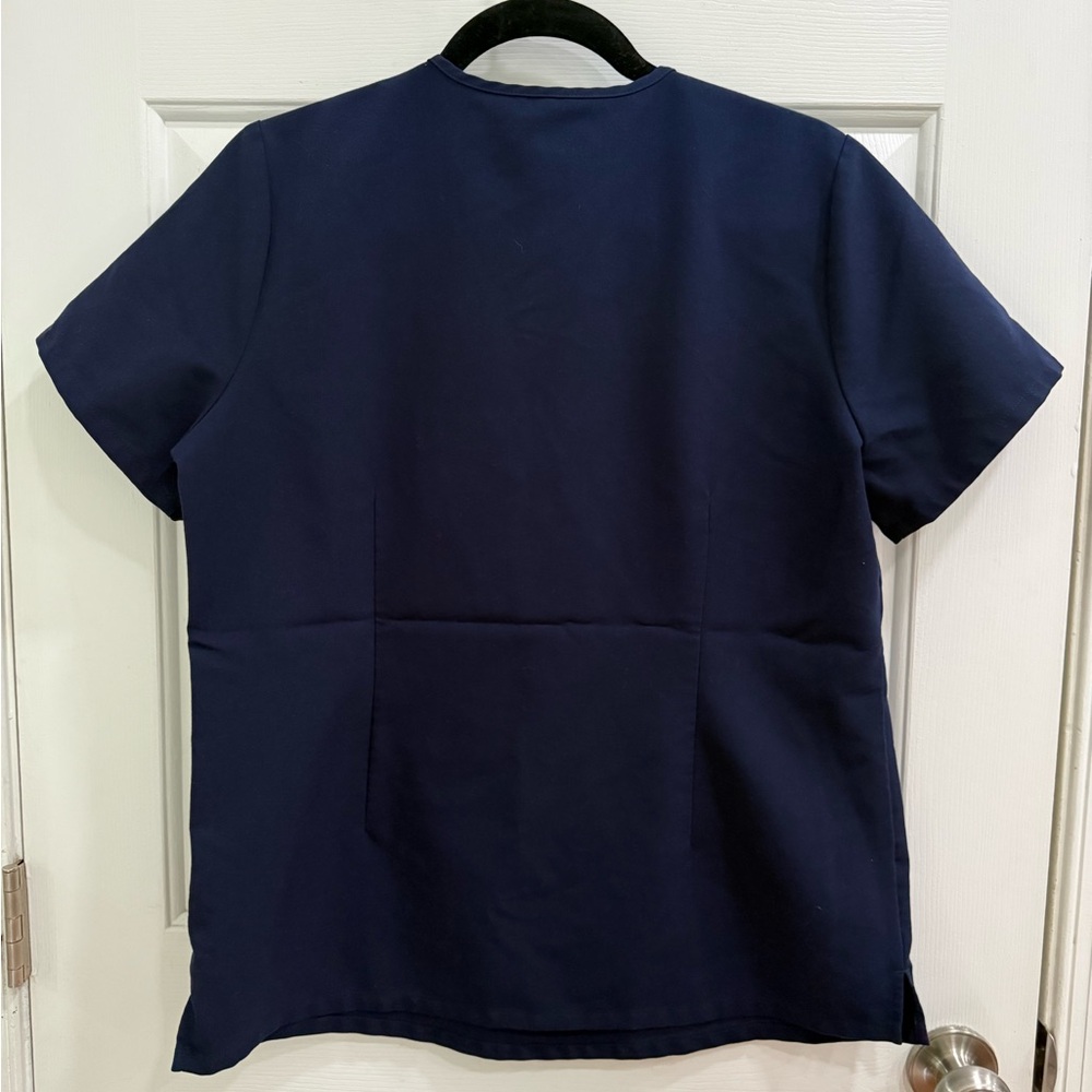 FIGS Women’s V-Neck Scrub Top in Navy - Medium - Picture 2 of 3
